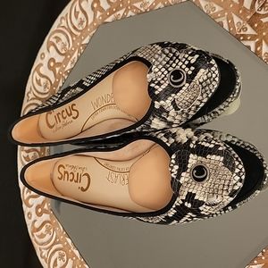 Sam Eldeman| Flat Slip on Snake Skin shoes Size 8